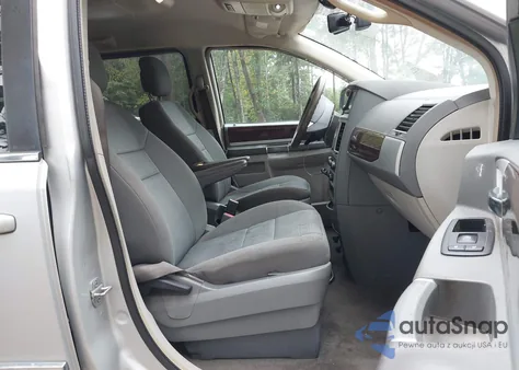 2010 Chrysler Town & Country Touring из США, поврежденный, VIN 2A4RR5D18AR472459